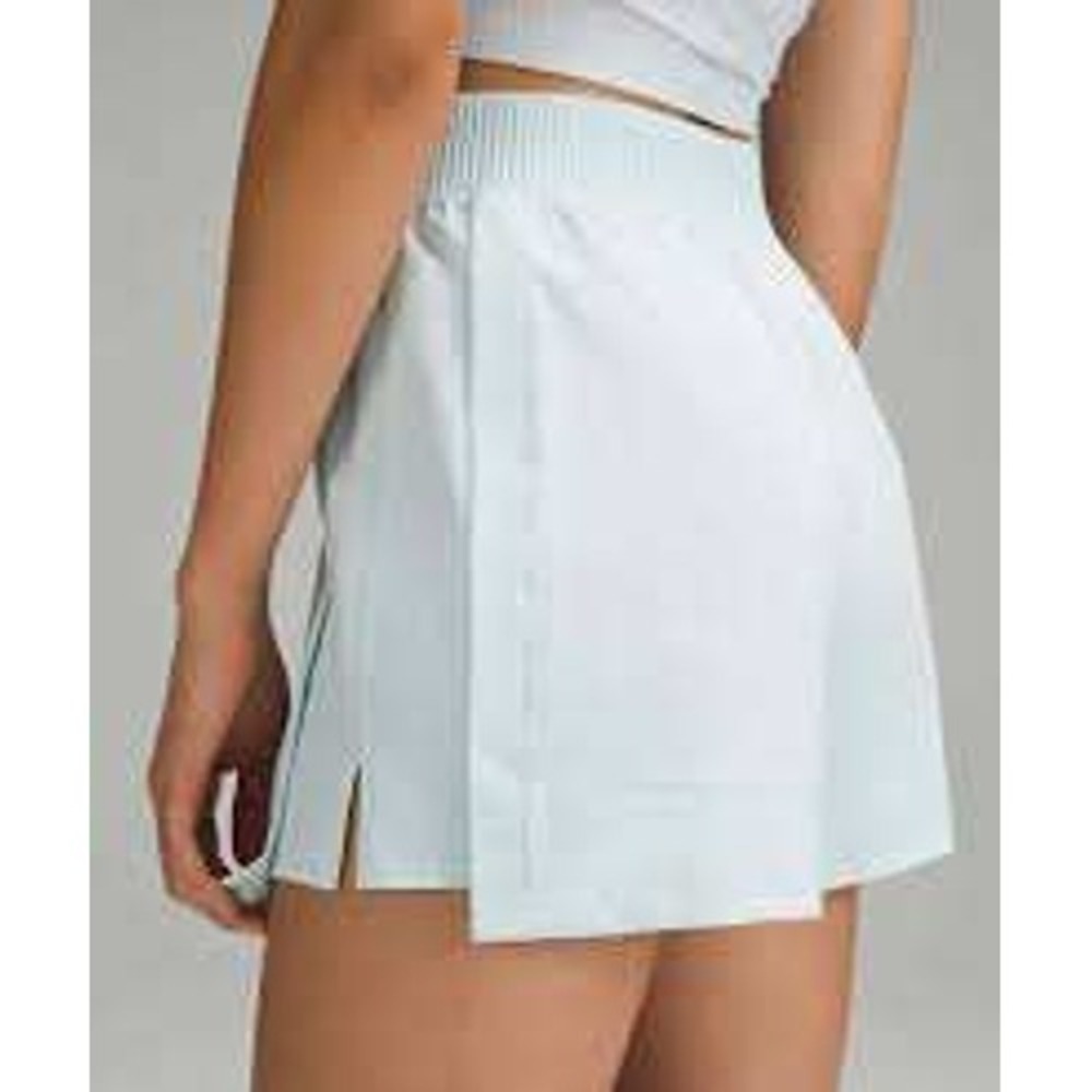 Lululemon Lab Women Light Blue Pleated High Rise Athleisure Shorts